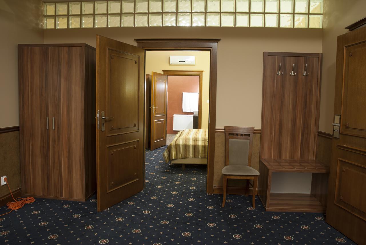 Hotel Dwor Galicja Stalowa Wola Εξωτερικό φωτογραφία